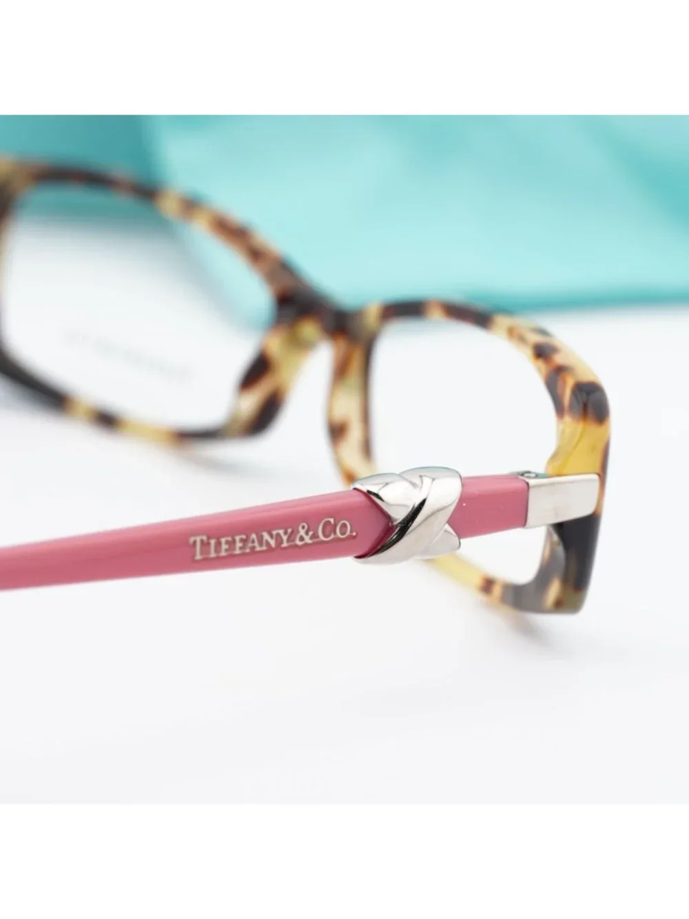 Tiffany & Co model tf2016